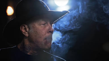 James Hetfield (Metallica) y su rebeldía con los puros en zona de no fumadores: “Una expresión de libertad”