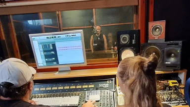David Draiman (Disturbed) ha vuelto a grabar “The Sound of Silence”: esta vez a capella y con un coro