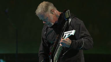 El impactante vídeo de Metallica tocando “Master of Puppets” bajo la lluvia