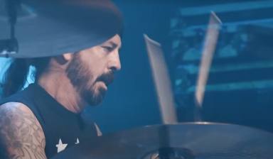 ¿Puede Dave Grohl (Foo Fighters) tocar de golpe una canción de 36 minutos en directo? Esta es la prueba