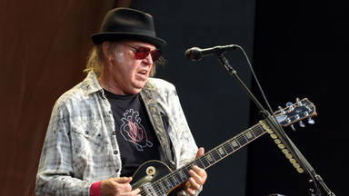 Neil Young podría recuperar “los versos perdidos” de uno de sus clásicos más celebrados: “Será divertido”
