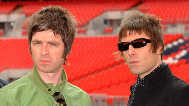 Liam Gallagher intentó reunir Oasis para celebrar los 30º años de 'Definitely Maybe': “Pasará cuando pase”