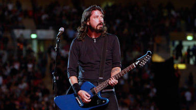 Foo Fighters: decenas de anti-vacunas forman un piquete a la entrada para sabotear su concierto de regreso