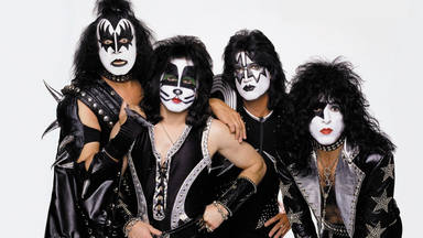 Kiss lanzan su propia ginebra bajo el nombre de “Cold Gin”.
