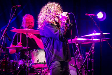 El día en el que Robert Plant pagó dinero para que no sonase esta canción de Led Zeppelin en la radio