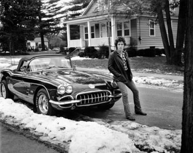 Bruce Springsteen en su Chevrolet Corvette