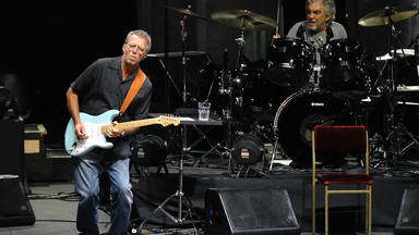 Eric Clapton ha contraído COVID: “Le preocupa evitar transmitir la infección”