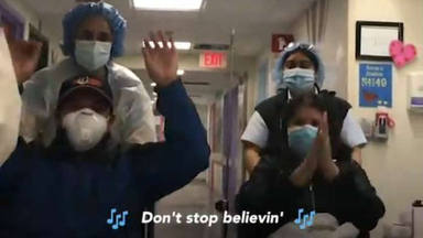 El "Don't Stop Believin" de Journey suena mientras varios pacientes de coronavirus son dados de alta