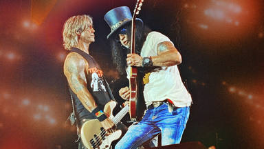 El espectacular momento en el que Guns N' Roses tocó “Back in Black” (AC/DC) en Sevilla